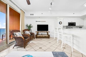TV - Beachfront,  Ocean Views,  Sleeps 6 , Hot tub (Panama City Beach)