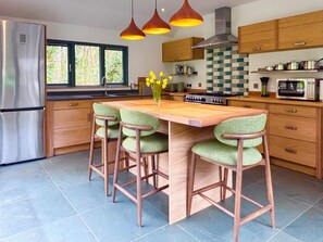 Cottage | Private kitchen | Dishwasher, cookware/dishes/utensils - Bracken Ground (Ulverston)