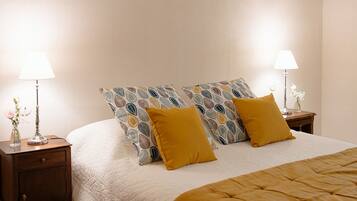 Iron/ironing board, free WiFi, bed sheets