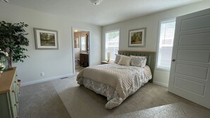 3 habitaciones, tabla de planchar con plancha, wifi y ropa de cama 