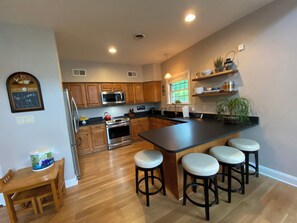 Micro-ondes, four, plaque de cuisson, lave-vaisselle