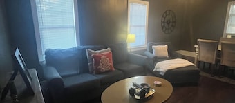 Charming 2-bedroom upstairs apartment in Durham