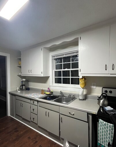 Charming 2-bedroom upstairs apartment in Durham