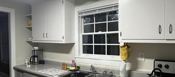 Charming 2-bedroom upstairs apartment in Durham