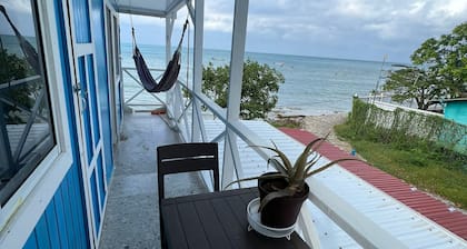 Beach front bungalow with AC in Providencia
