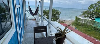 Beach front bungalow with AC in Providencia