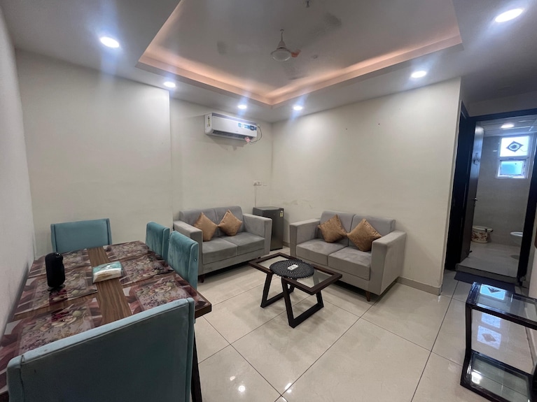 Charming Apartment With Best Balcony & View In Zirakpur - Zirakpur