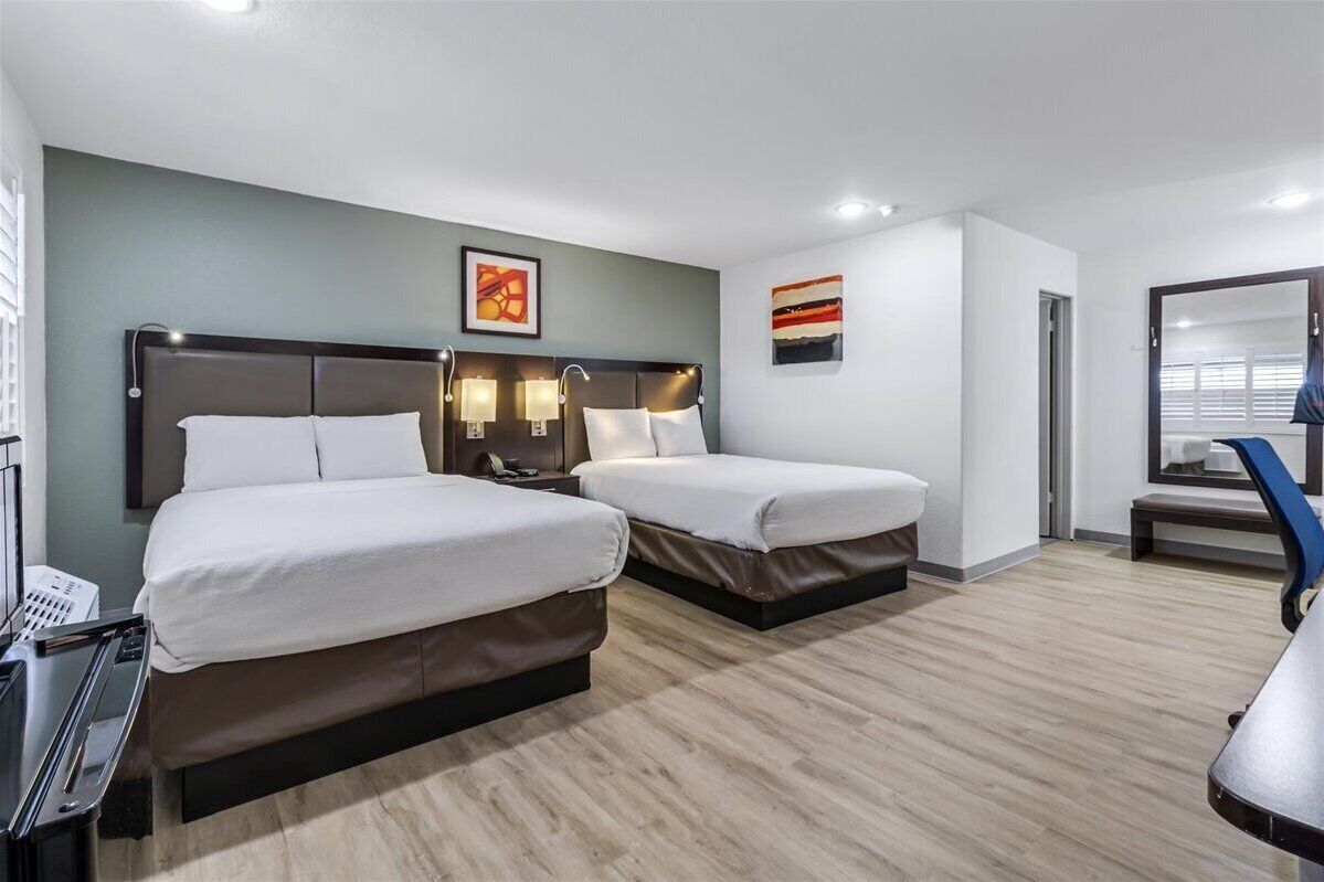 Kamar Double | Meja kerja, ruang kerja ramah laptop, Wi-Fi gratis, dan seprai linen