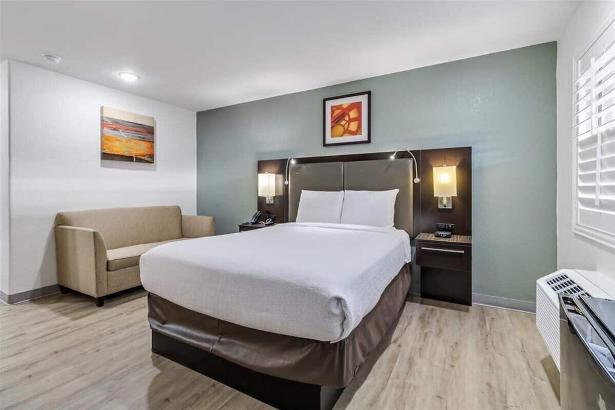 Desk, laptop workspace, free WiFi, bed sheets