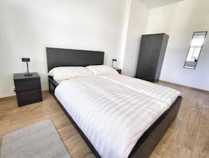 2 bedrooms, Internet, bed sheets