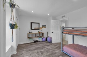 4 chambres, fer et planche à repasser, Wi-Fi, literie fournie