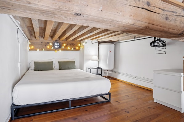 1 bedroom, desk, iron/ironing board, free WiFi