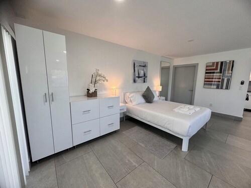 Unique Retreat - Unit A: Cozy First-floor Oasis