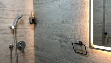 Dusche, Handtücher, Seife, Toilettenpapier