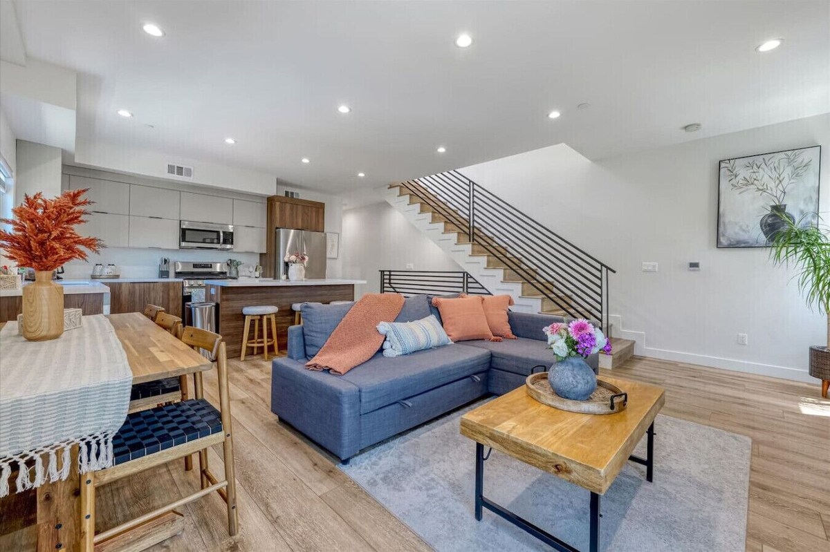 L.A Haven Spacious Townhome