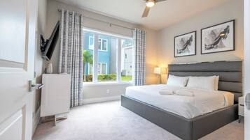 4 habitaciones, tabla de planchar con plancha, wifi y ropa de cama