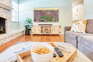 TV, fireplace, ping pong, stereo