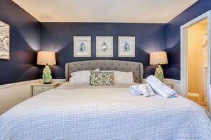 3 bedrooms, desk, travel crib, WiFi - Cabana Savannah -  Pool & Hot Tub Retreat (Savannah)