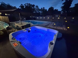 Outdoor dining - Cabana Savannah -  Pool & Hot Tub Retreat (Savannah)