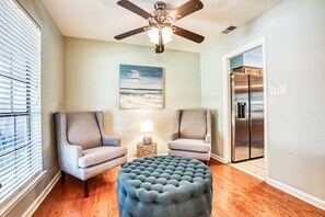 Interior - Cabana Savannah -  Pool & Hot Tub Retreat (Savannah)