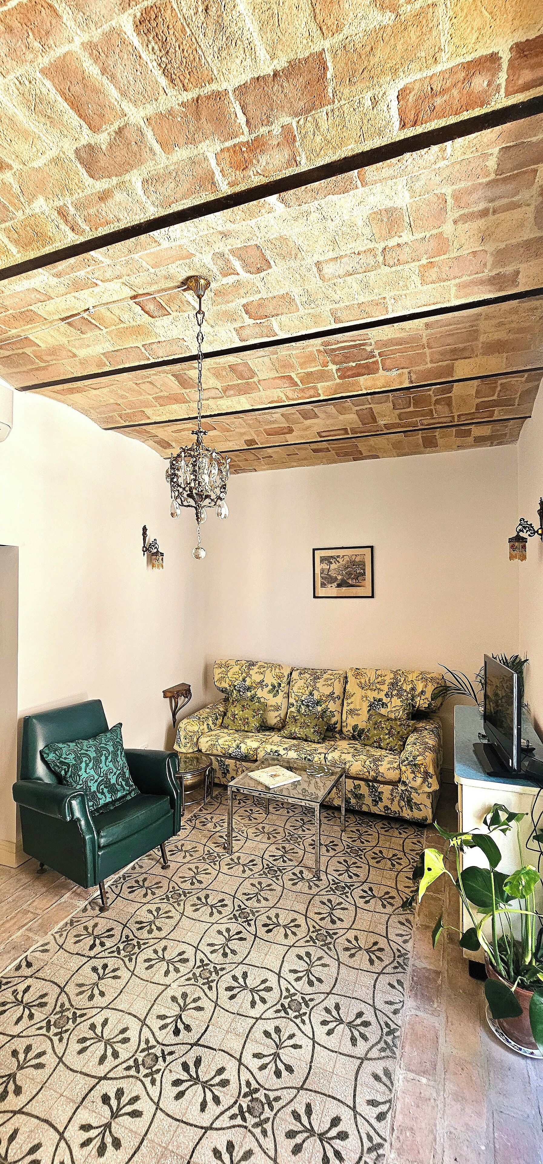 TV, caminetto