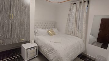 2 habitaciones, tabla de planchar con plancha, wifi y ropa de cama