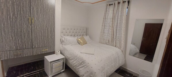 2 bedrooms, iron/ironing board, WiFi, bed sheets