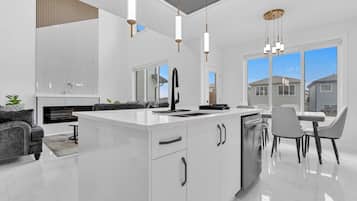 Micro-ondas, fogão, cooktop, lava-louças