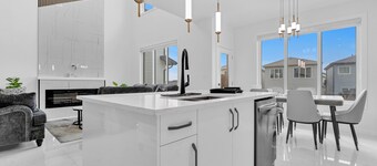 4 Bedrooms, 3 washrooms, and 2 living rooms, Luxury Home Close to Amenities