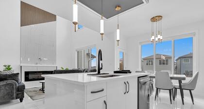 4 Bedrooms, 3 washrooms, and 2 living rooms, Luxury Home Close to Amenities