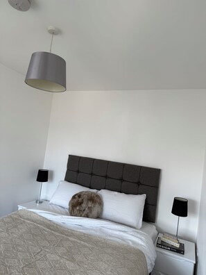 1 chambre, bureau, fer et planche à repasser, Wi-Fi gratuit