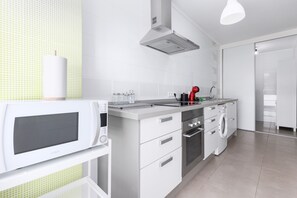 Microwave, oven, stovetop, coffee/tea maker