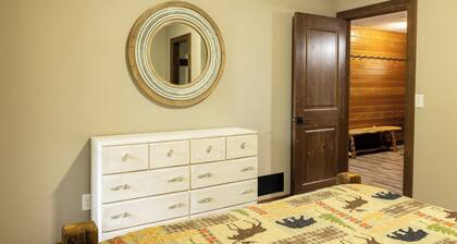 Inviting 3-Bedroom Retreat with Mountain Views â Minutes from Yellowstoneâs Northeast Entrance