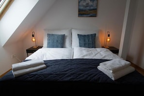2 habitaciones, tabla de planchar con plancha, wifi y ropa de cama