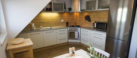 Microwave, oven, stovetop, dishwasher