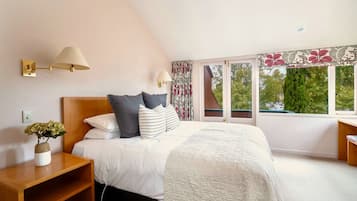 2 bedrooms, iron/ironing board, travel crib, WiFi