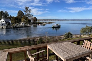 Outdoor dining - Chalet 6 @ The Retreat (Taupo)