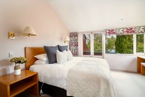 Bügeleisen/Bügelbrett, Reisekinderbett, WLAN, Bettwäsche