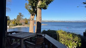 Outdoor dining - Chalet 1 @ The Retreat (Taupo)