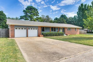 Exterior - 3 Mi to OU Campus: Norman Home w/ Sleek Interior! (Norman)