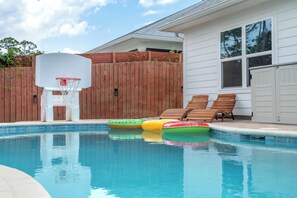 Pool - The Emerald Cove - Heated Saltwater Pool, Hot tub, Sauna, Game room - Sleeps 13 (Panama City Beach)