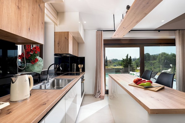 冰箱、炉灶、烤面包机、厨具/餐具