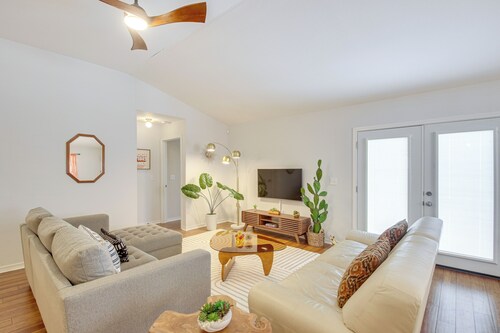 3 Mi to Escambia Bay: Home w/ Deck & Private Yard!