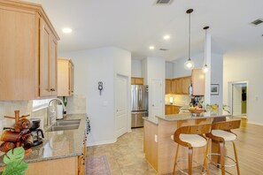Fridge, microwave, stovetop, dishwasher
