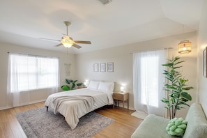 3 habitaciones, tabla de planchar con plancha, internet y ropa de cama 