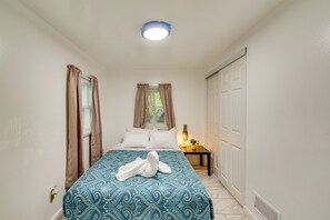 3 bedrooms, iron/ironing board, Internet, bed sheets