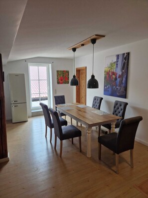 Dining - "Spacious, cozy vacation apartment in the Lehnenhof" rural, not far from the Baltic Sea (Biendorf)