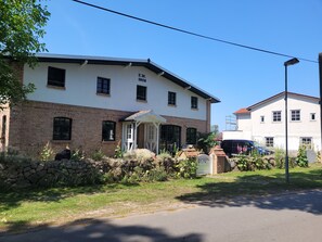 Exterior - "Spacious, cozy vacation apartment in the Lehnenhof" rural, not far from the Baltic Sea (Biendorf)