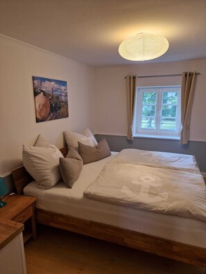 3 Schlafzimmer, Reisekinderbett, kostenloses WLAN, Bettwäsche