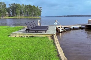 Terrace/patio - Lakefront Home w/ Hot Tub & Dock in Cross Hill! (Cross Hill)
